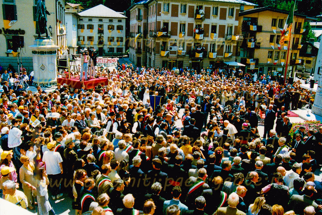 http://www.dolomiti-paesi-gente.it
