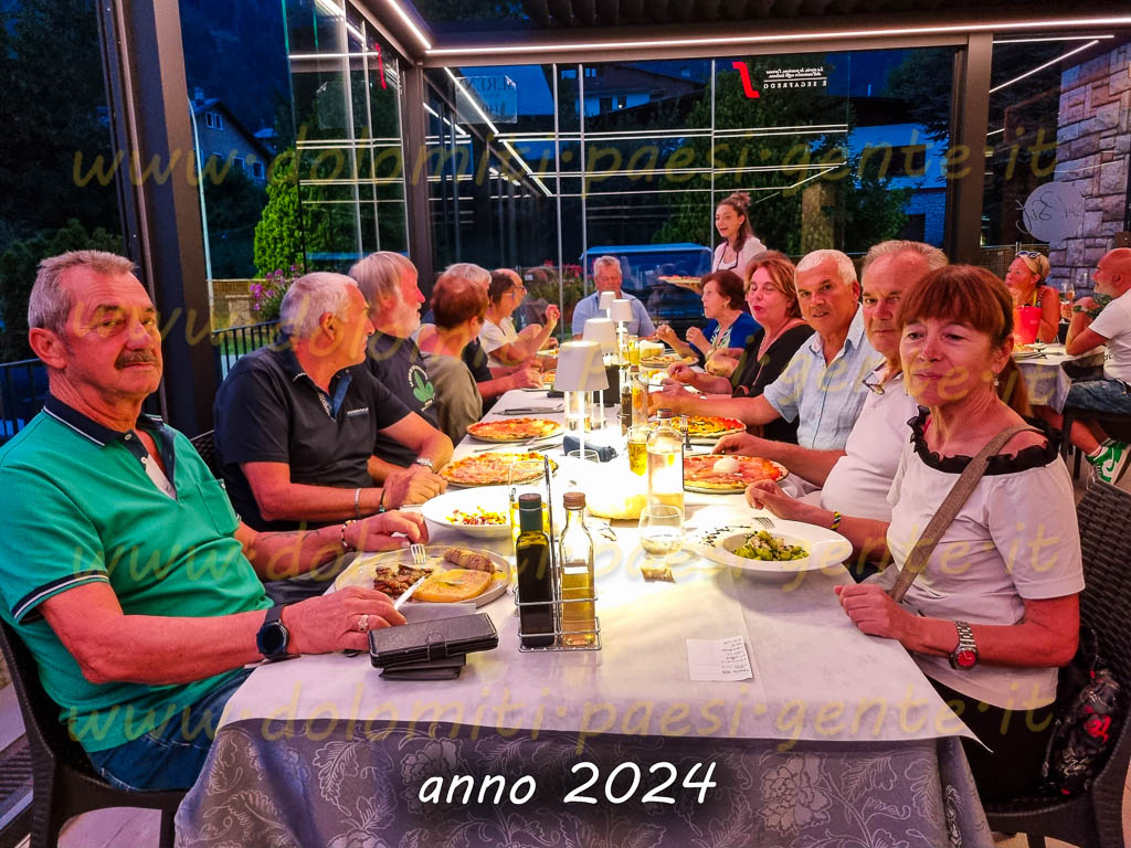 http://www.dolomiti-paesi-gente.it