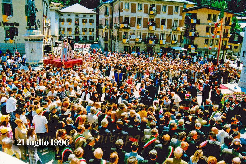 http://www.dolomiti-paesi-gente.it