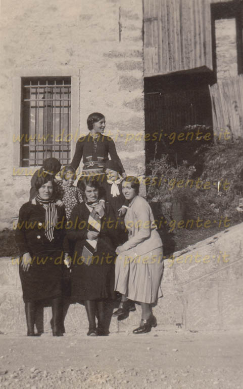http://www.dolomiti-paesi-gente.it